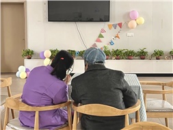 當你老到忘了世界，我該拿什么來愛你